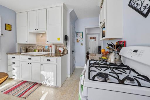 18-web-or-mls-Simpson St-S0409-018.jpg