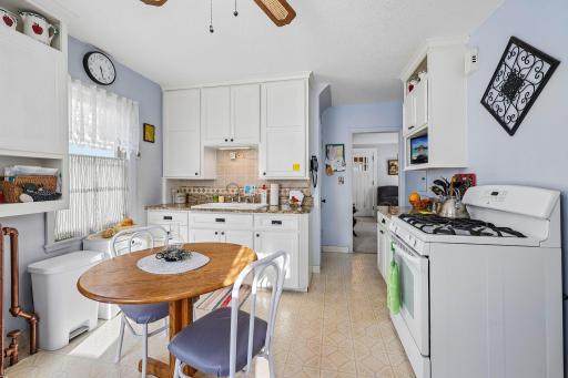 16-web-or-mls-Simpson St-S0409-016.jpg