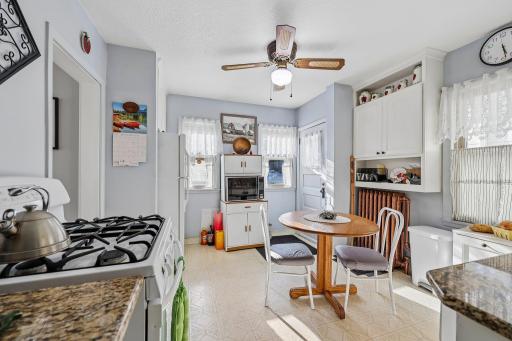 19-web-or-mls-Simpson St-S0409-019.jpg