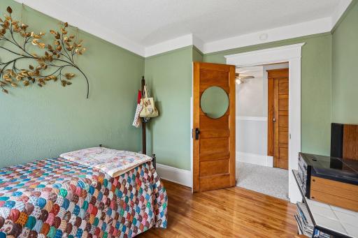 24-web-or-mls-Simpson St-S0409-024.jpg