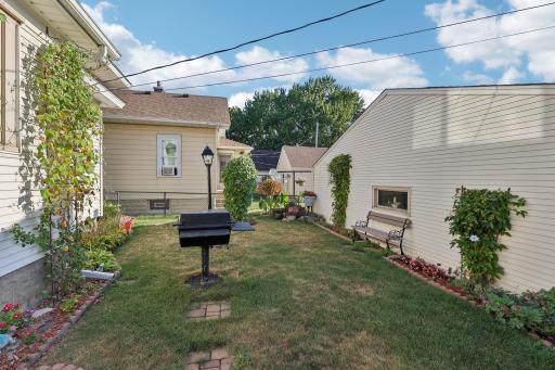 40-web-or-mls-Simpson St-S0409-040.jpg