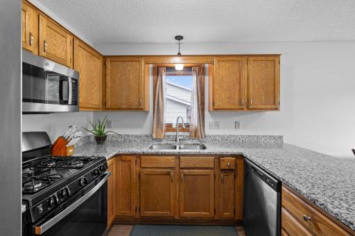 Beautiful updated kitchen with Granite countertops!