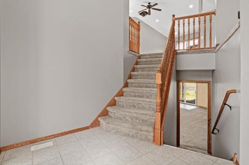 Bi-level split with spacious foyer