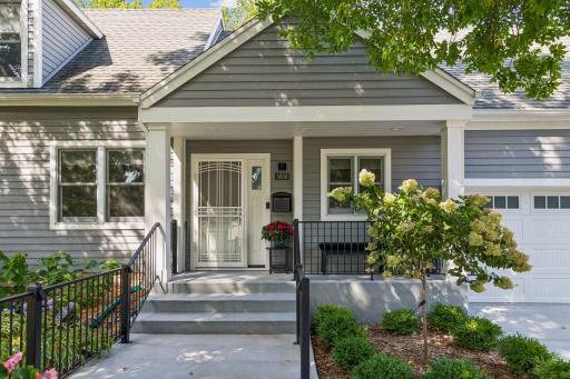 3808 W 55th Gracious Entry