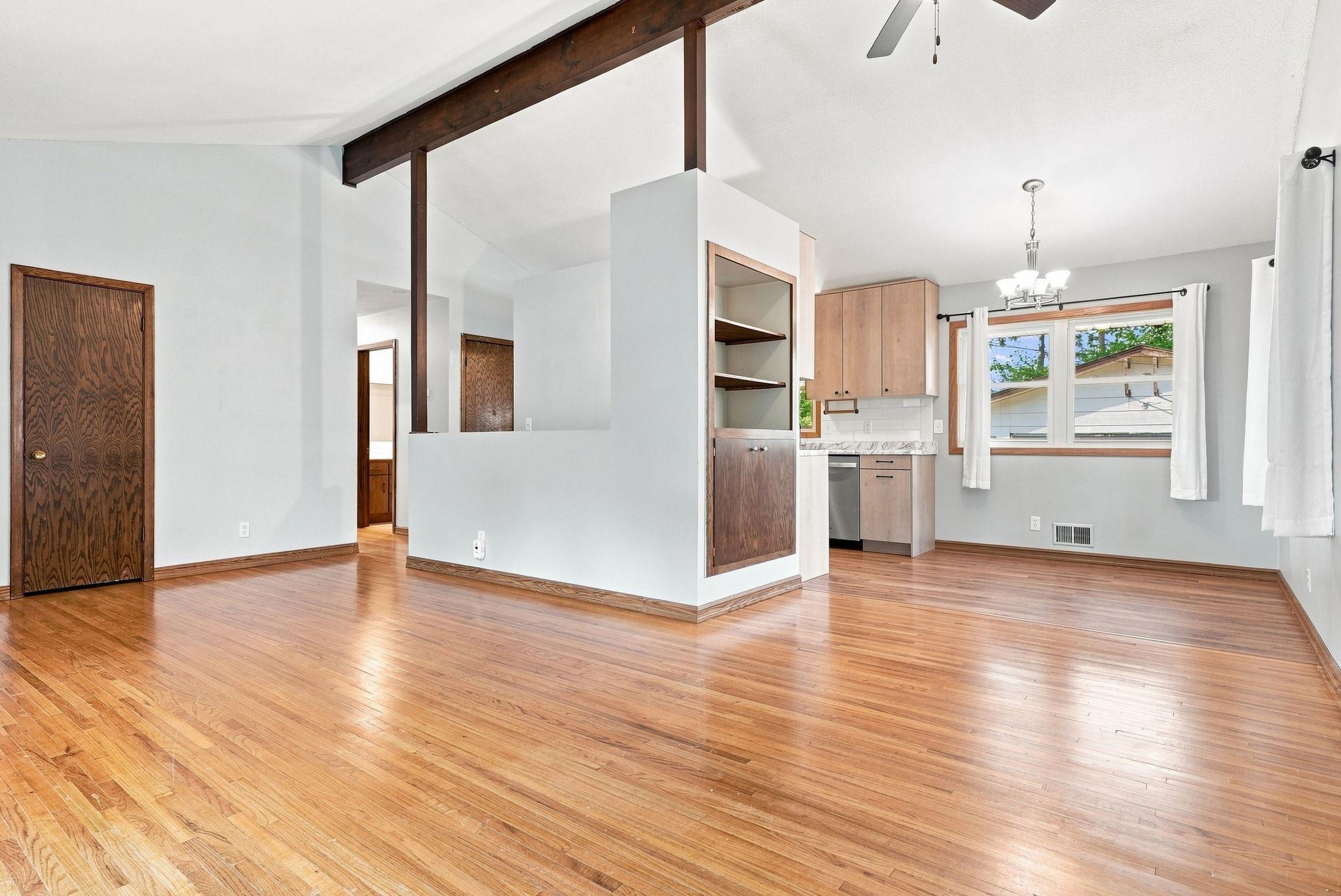 9-web-or-mls-12_Ave_NE_08370.jpg