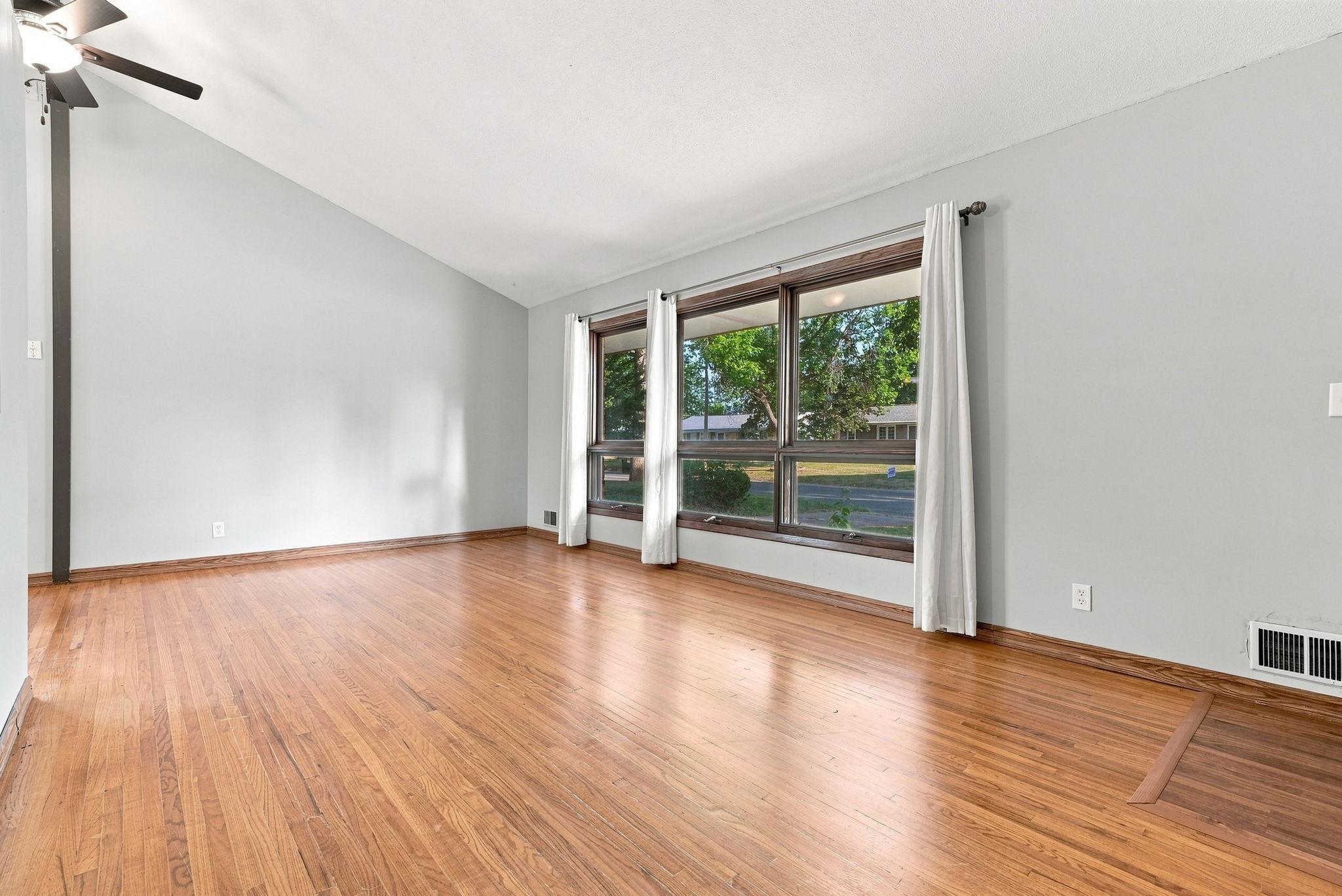 10-web-or-mls-12_Ave_NE_08355.jpg