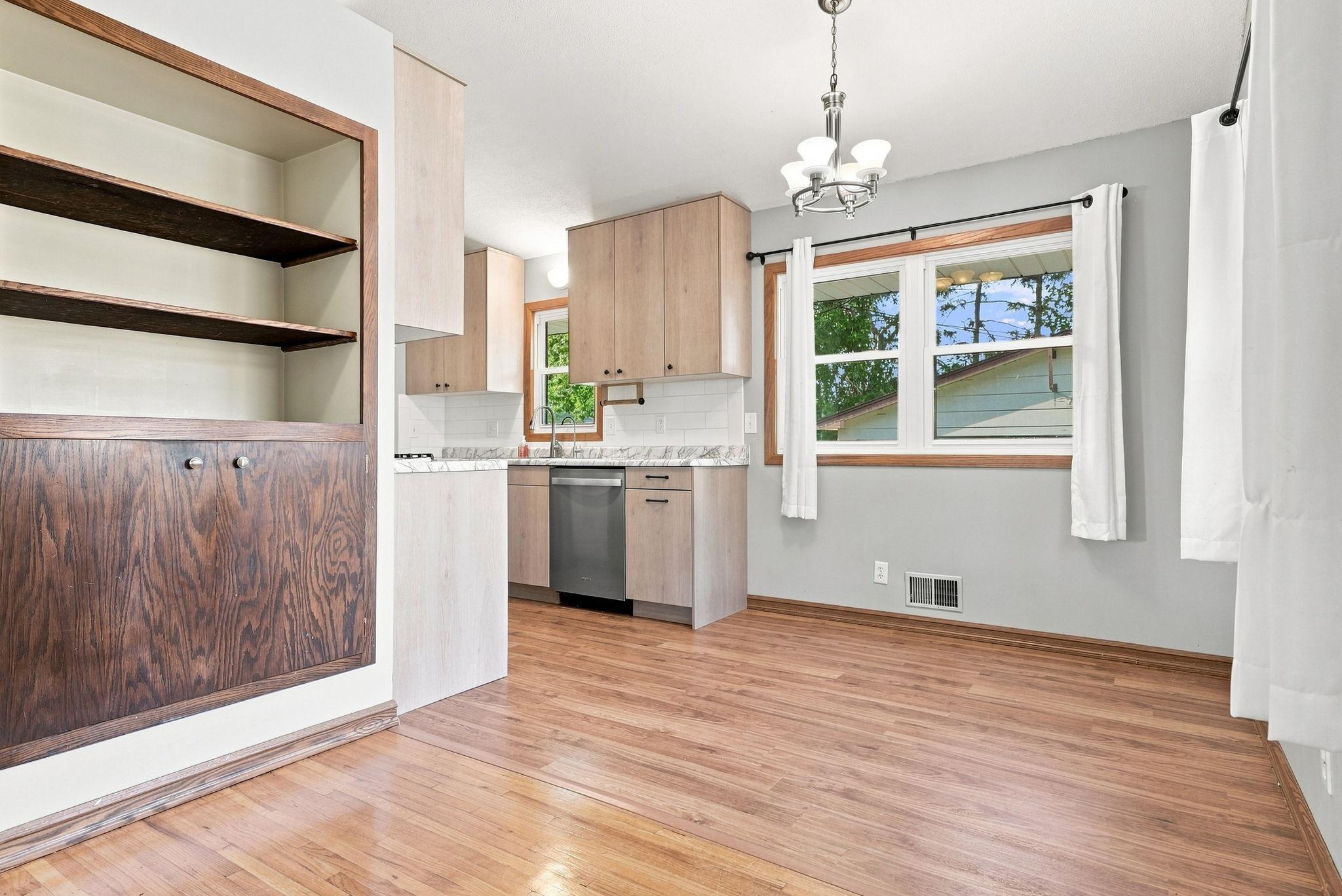 13-web-or-mls-12_Ave_NE_08375.jpg