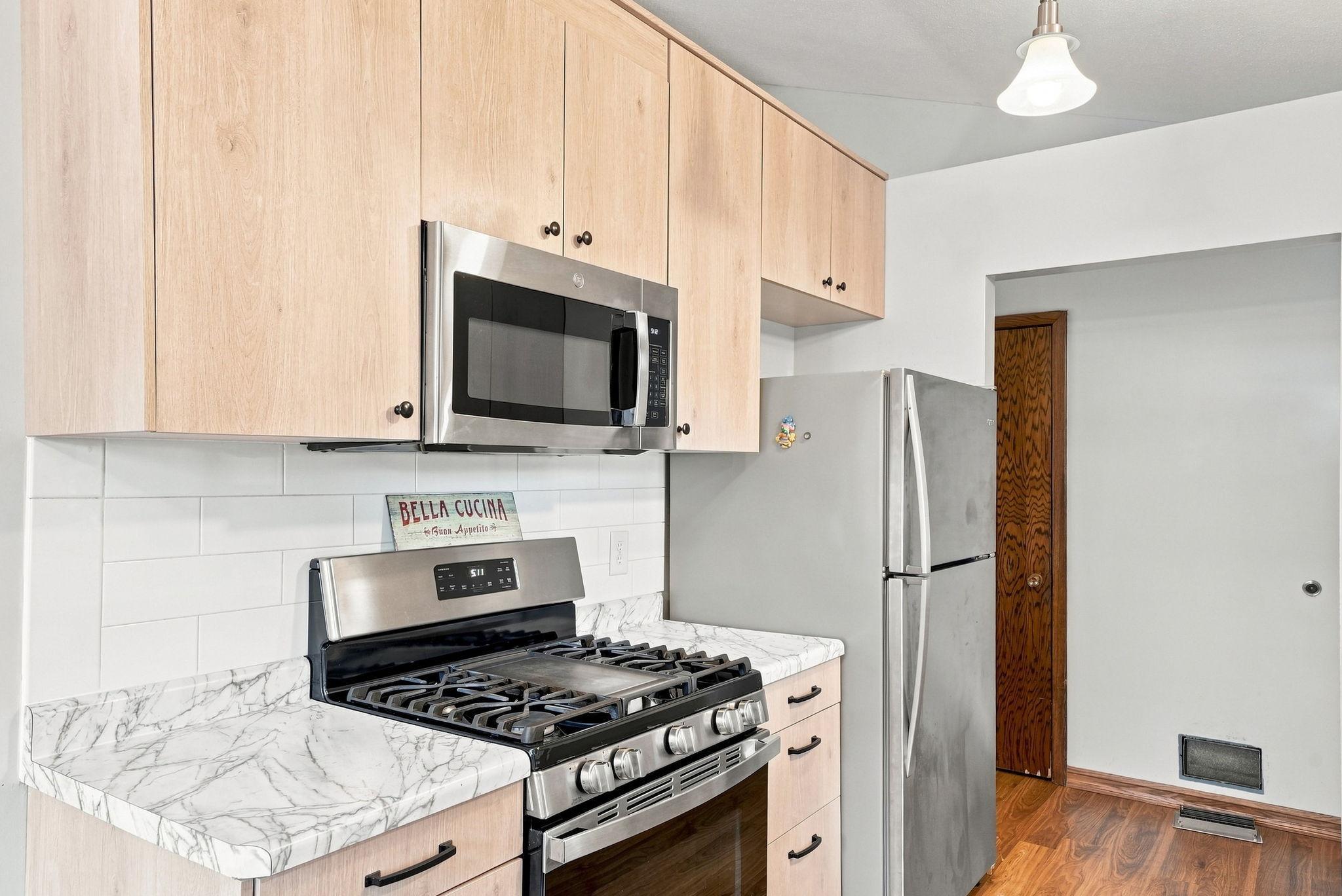 23-web-or-mls-12_Ave_NE_08410.jpg