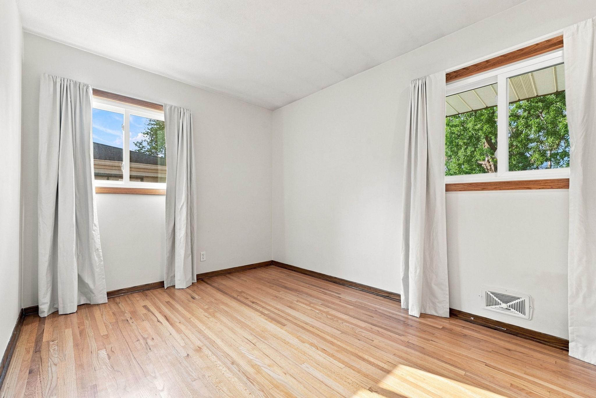 28-web-or-mls-12_Ave_NE_08465.jpg