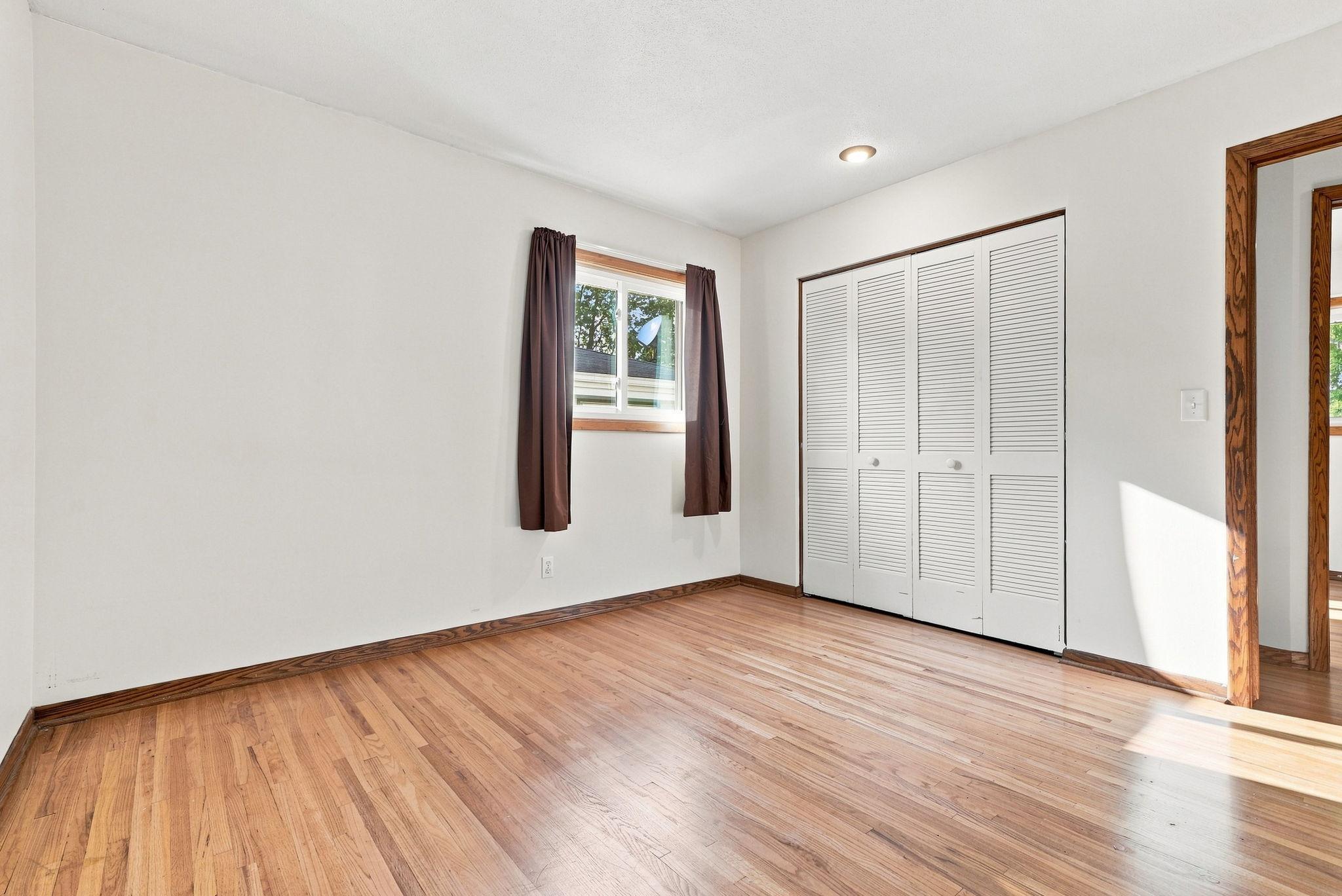 30-web-or-mls-12_Ave_NE_08460.jpg