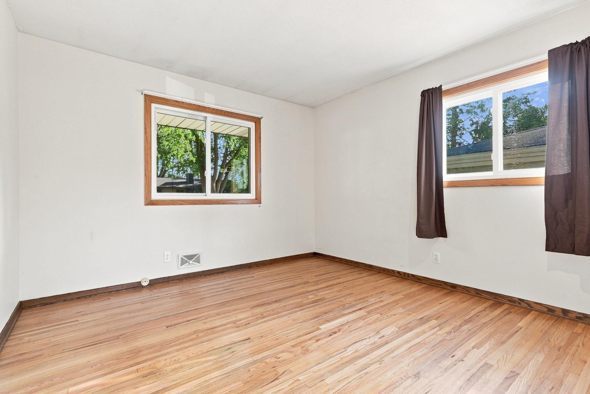 32-web-or-mls-12_Ave_NE_08455.jpg