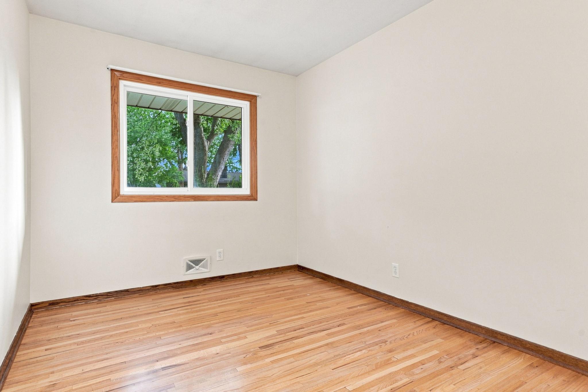 34-web-or-mls-12_Ave_NE_08430.jpg
