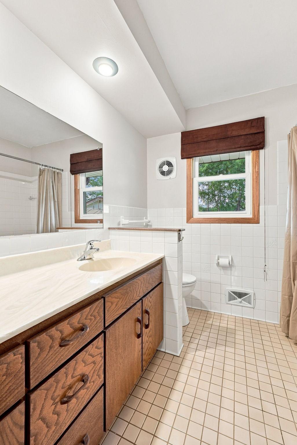 36-web-or-mls-12_Ave_NE_08445.jpg