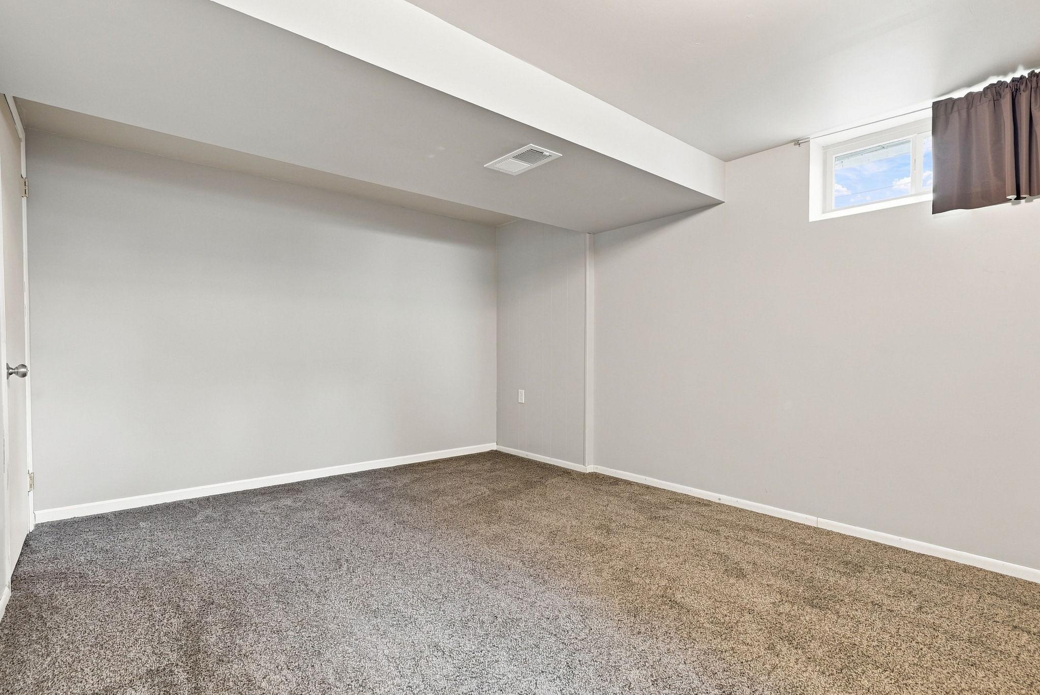 48-web-or-mls-12_Ave_NE_08490.jpg