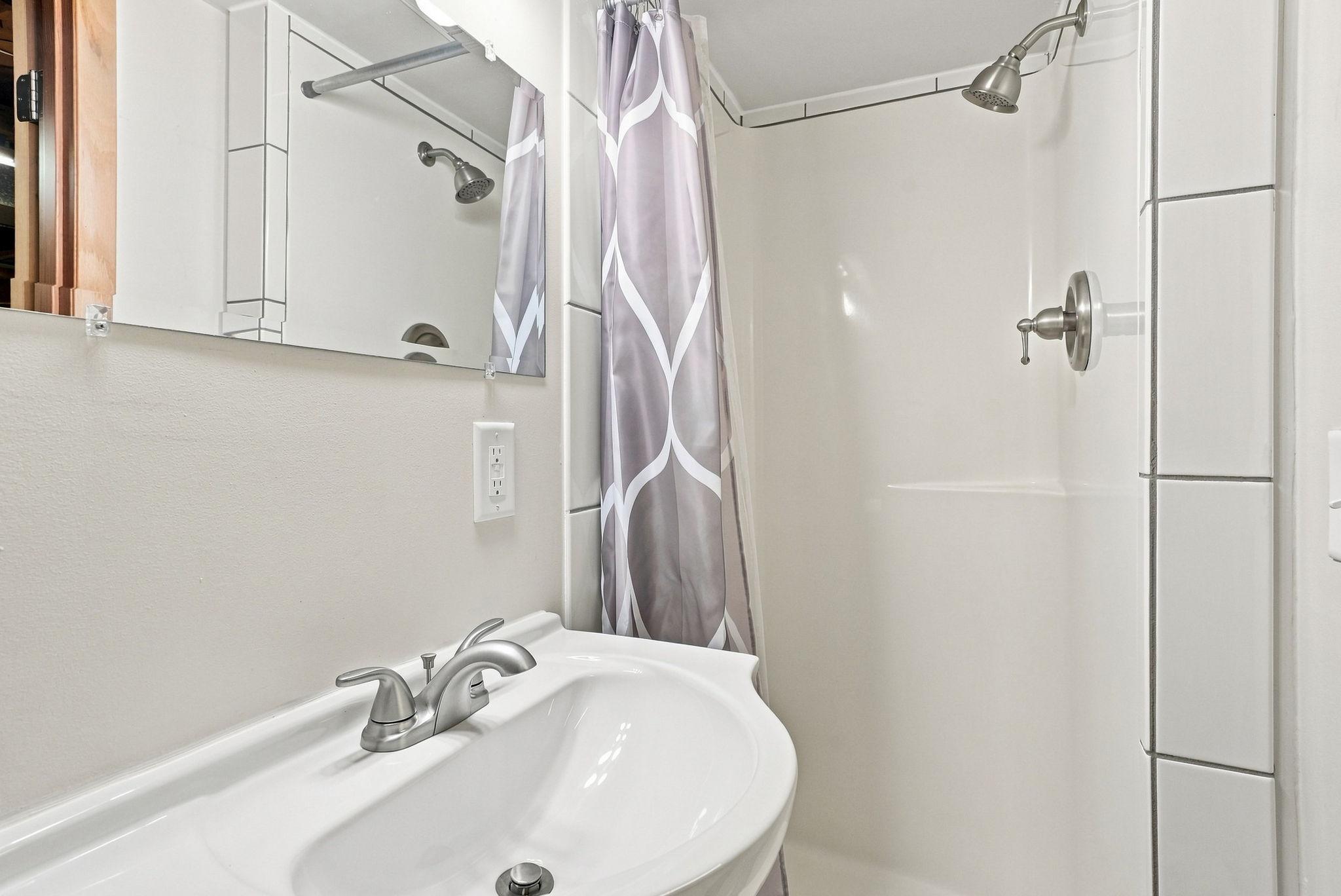 52-web-or-mls-12_Ave_NE_08515.jpg