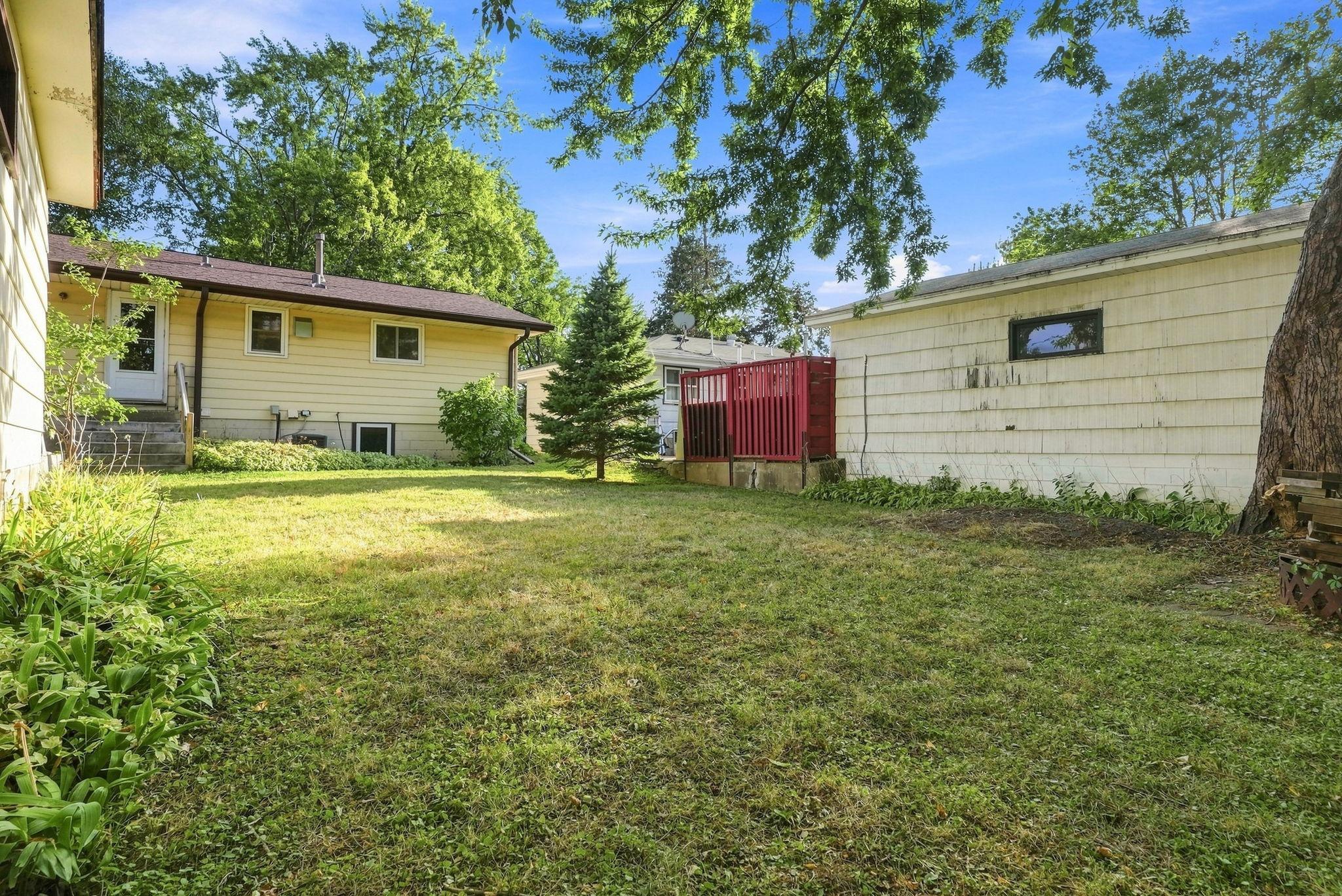58-web-or-mls-12_Ave_NE_08540.jpg