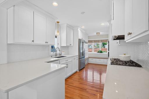 1371 Eleanor Avenue, Saint Paul, MN 55116