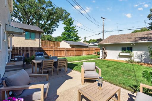 1371 Eleanor Avenue, Saint Paul, MN 55116