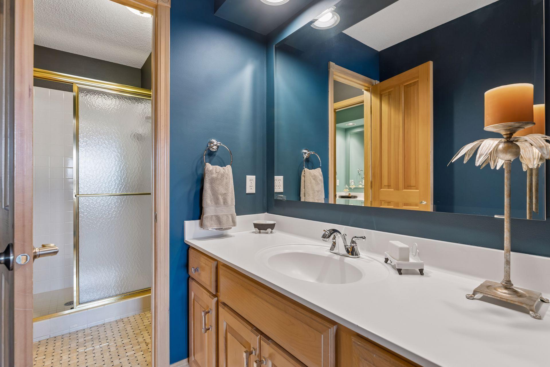 Own vanity bathroom for 4th bedroom