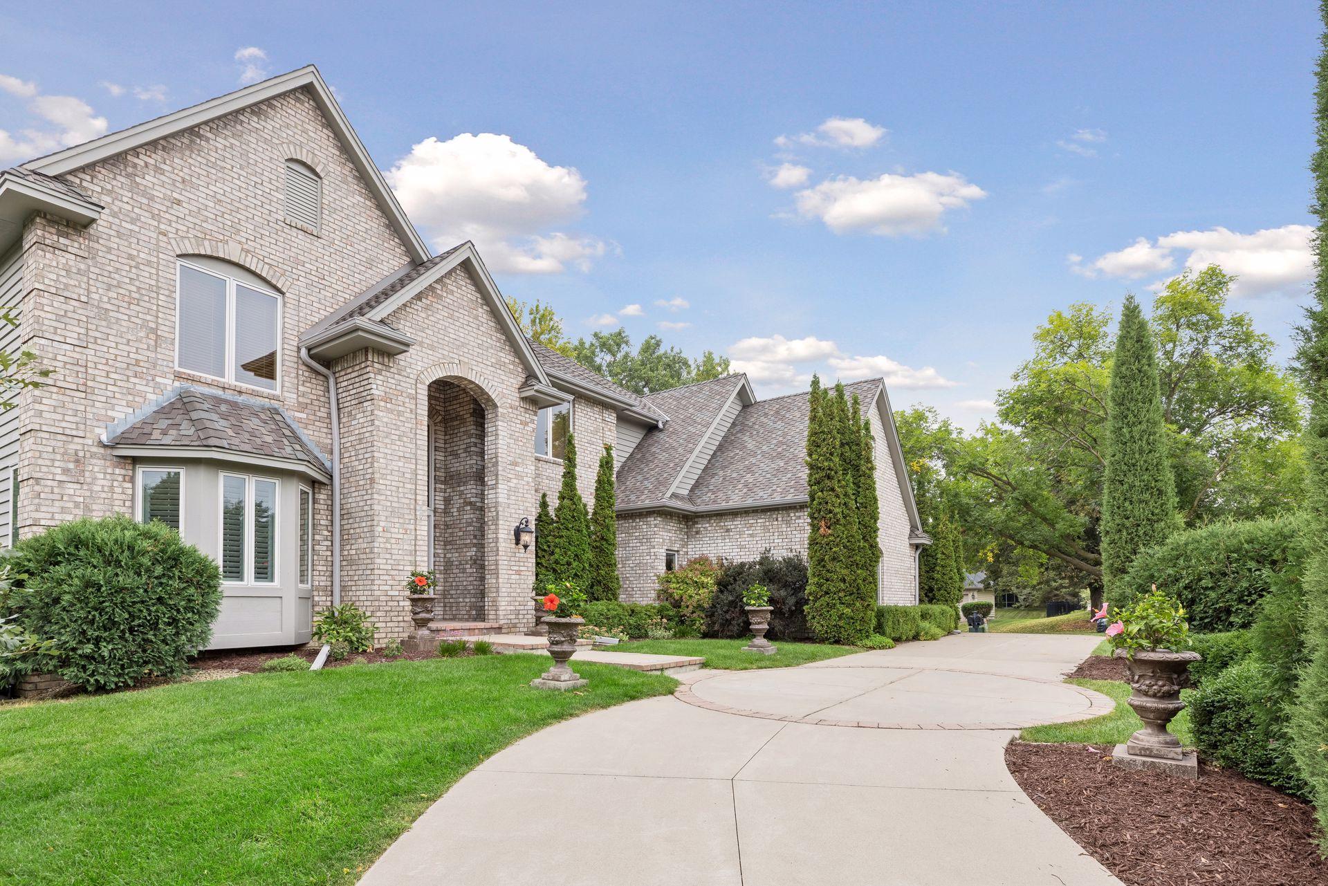 Stunning curb appeal, private