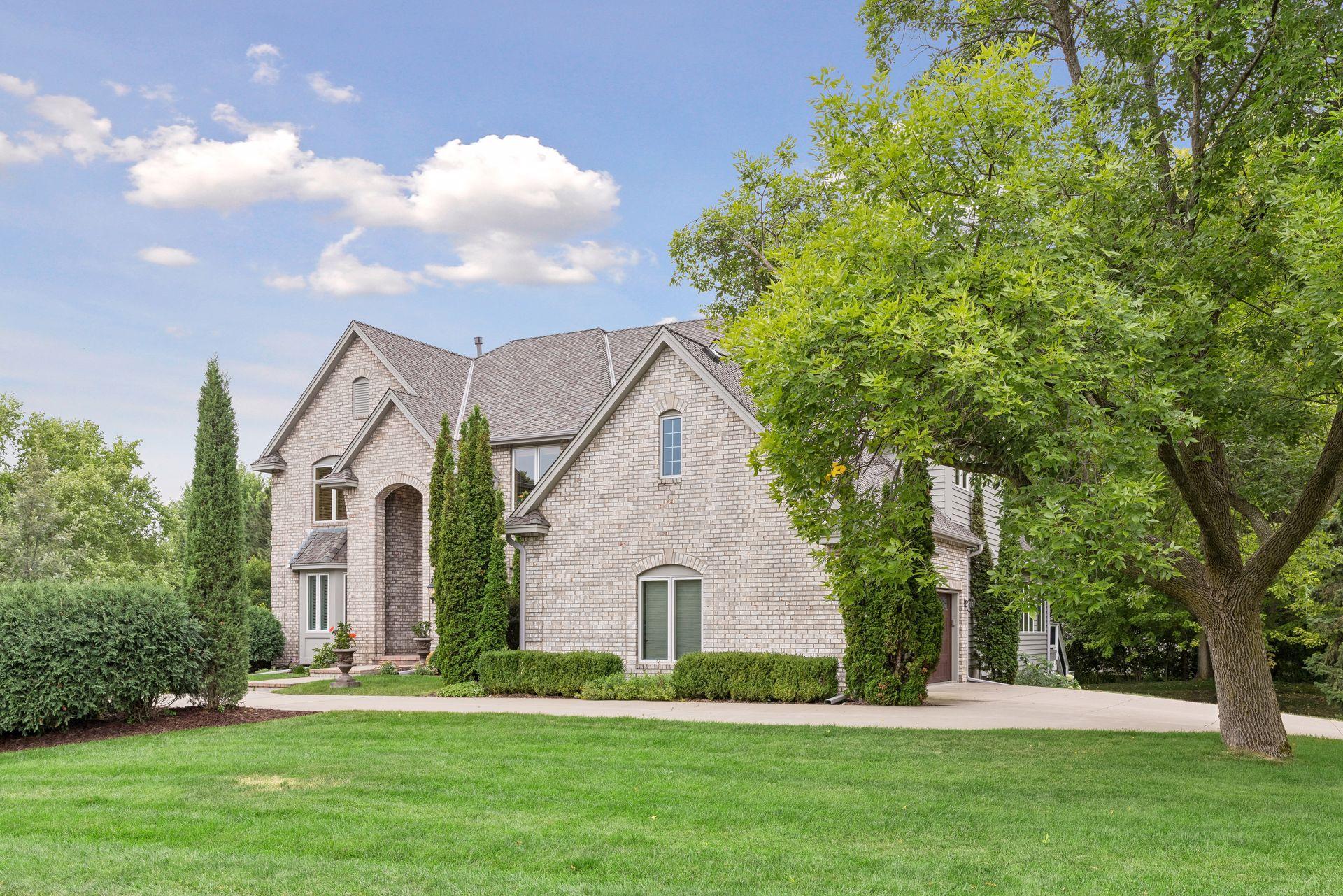 5 bedroom, 5 bath home in Minnetonka schools
