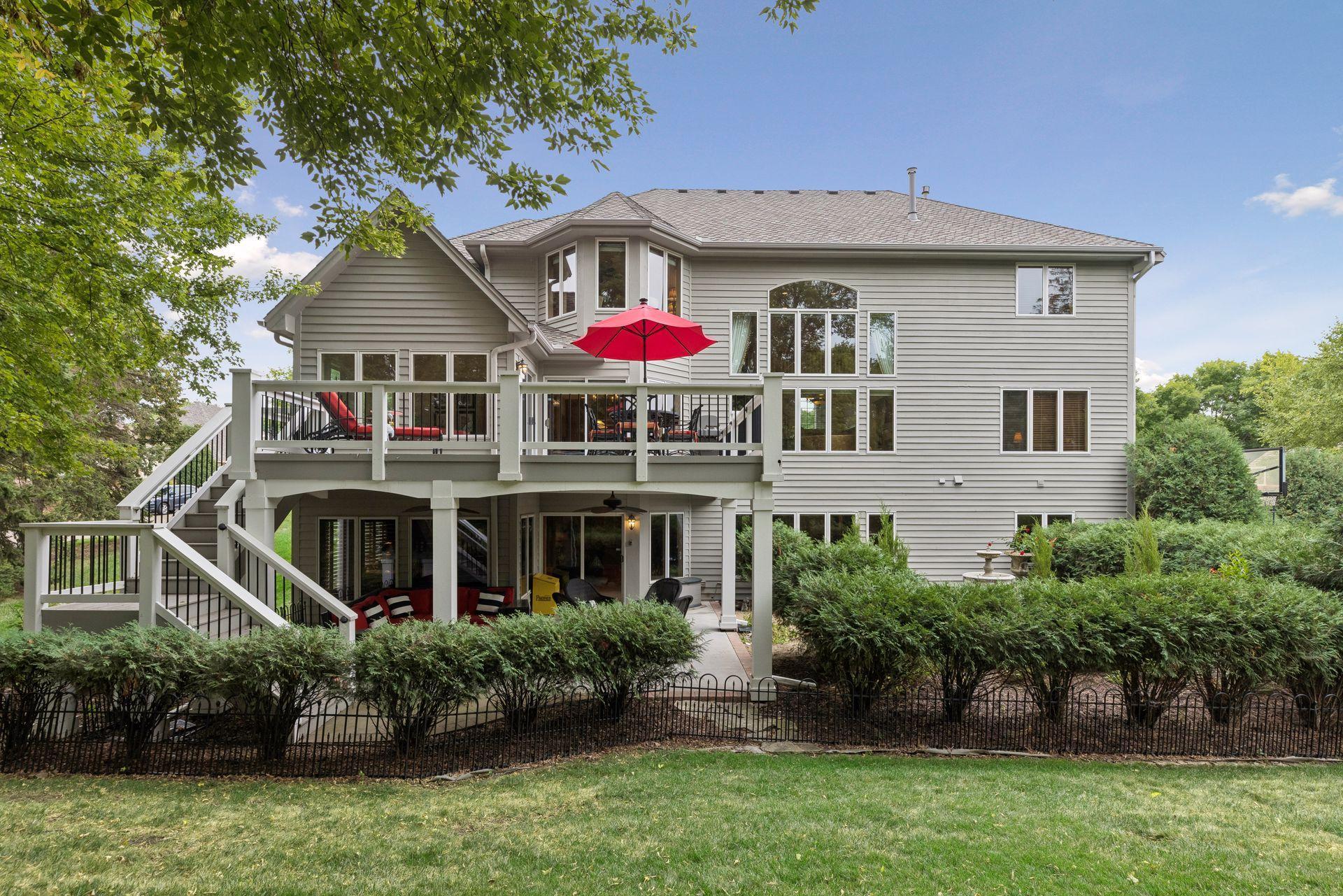 Walk out, deck, grand 2 story