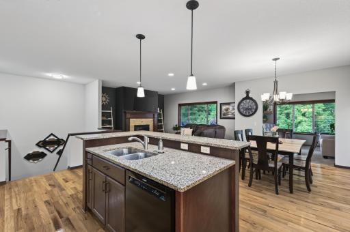 Eat up breakfast bar, as well as a dining area