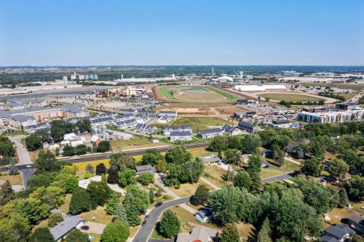 Conveniently located near Canterbury Park, Mystic Lake Amphitheater, shopping, dining, entertainment and more