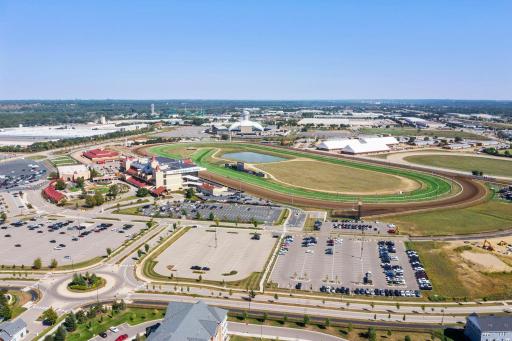 Close to Canterbury Park and the surrounding entertainment district, giving you plenty to enjoy nearby