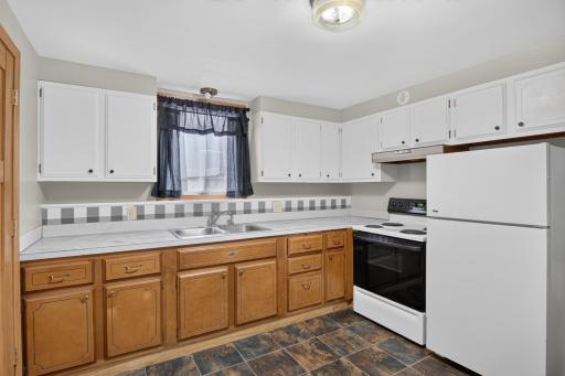 224 5th Avenue NE, 8, Valley City, ND 58072