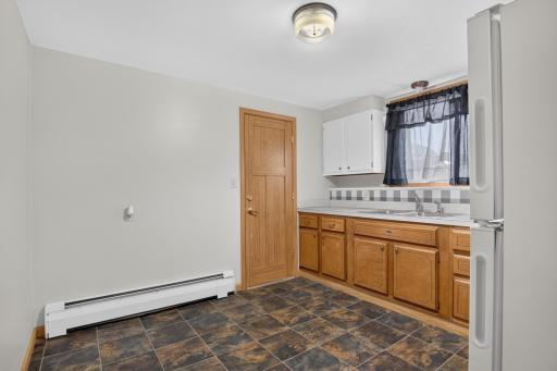 224 5th Avenue NE, 8, Valley City, ND 58072