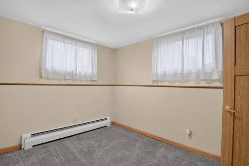 224 5th Avenue NE, 8, Valley City, ND 58072