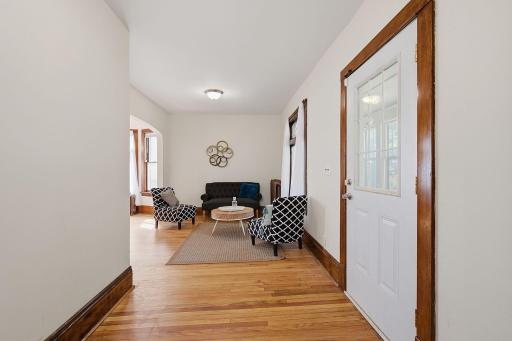 10-web-or-mls-1032_Desoto_St_Saint_Paul_MN_006.jpg