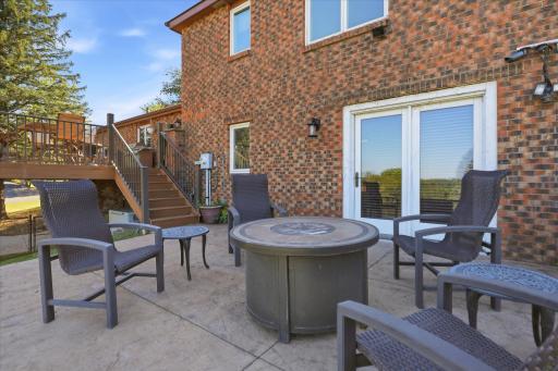Gather around the firepit on the spacious patio, perfect for relaxing and unwinding!