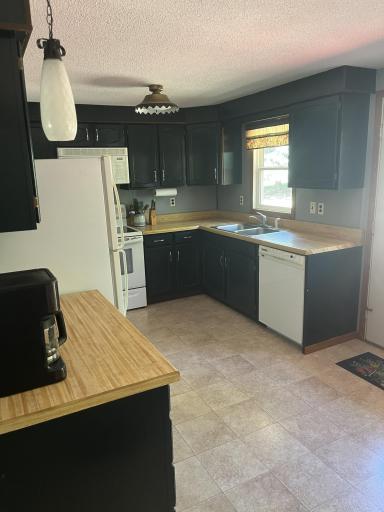 Kitchen.b.jpg