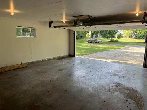 Garage.b..jpg