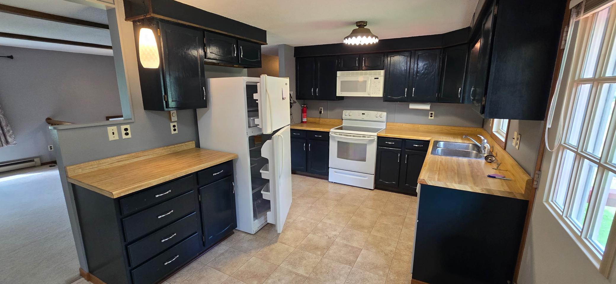 Kitchen.b.jpg
