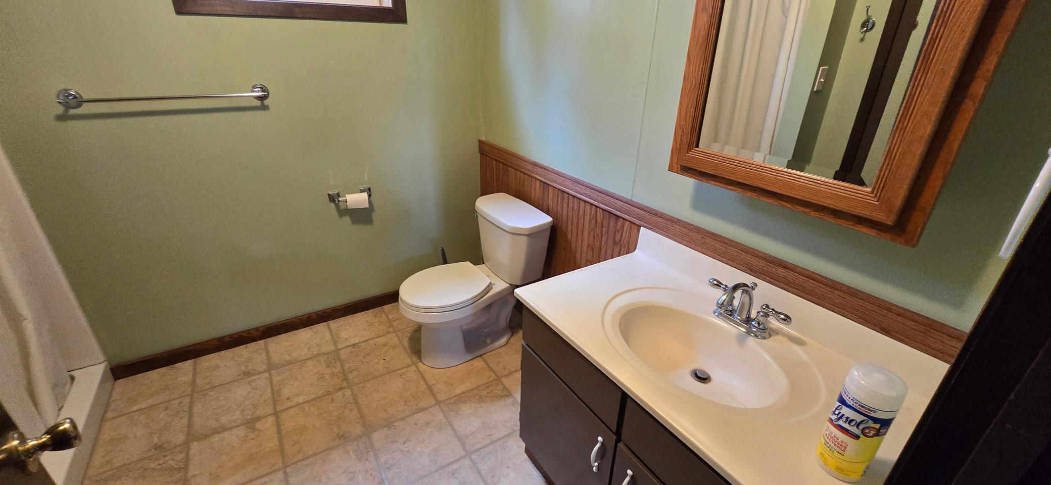 Bsmt.bath.jpg