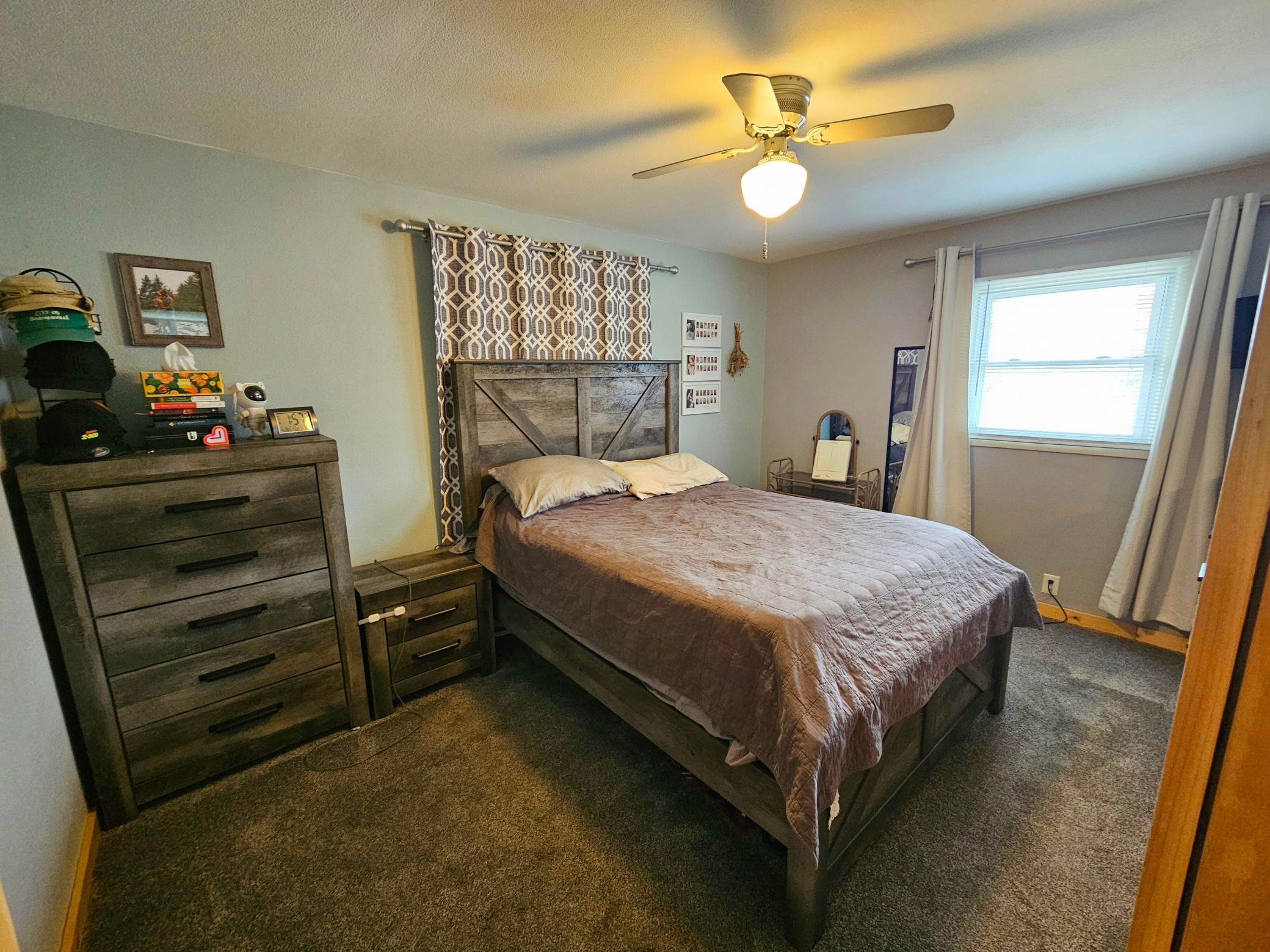 1413 W Alcott Ave