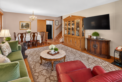 Living/dining room feature hardwood floor
