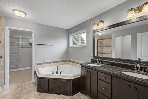 16535 Eventide Way, Lakeville, MN 55044