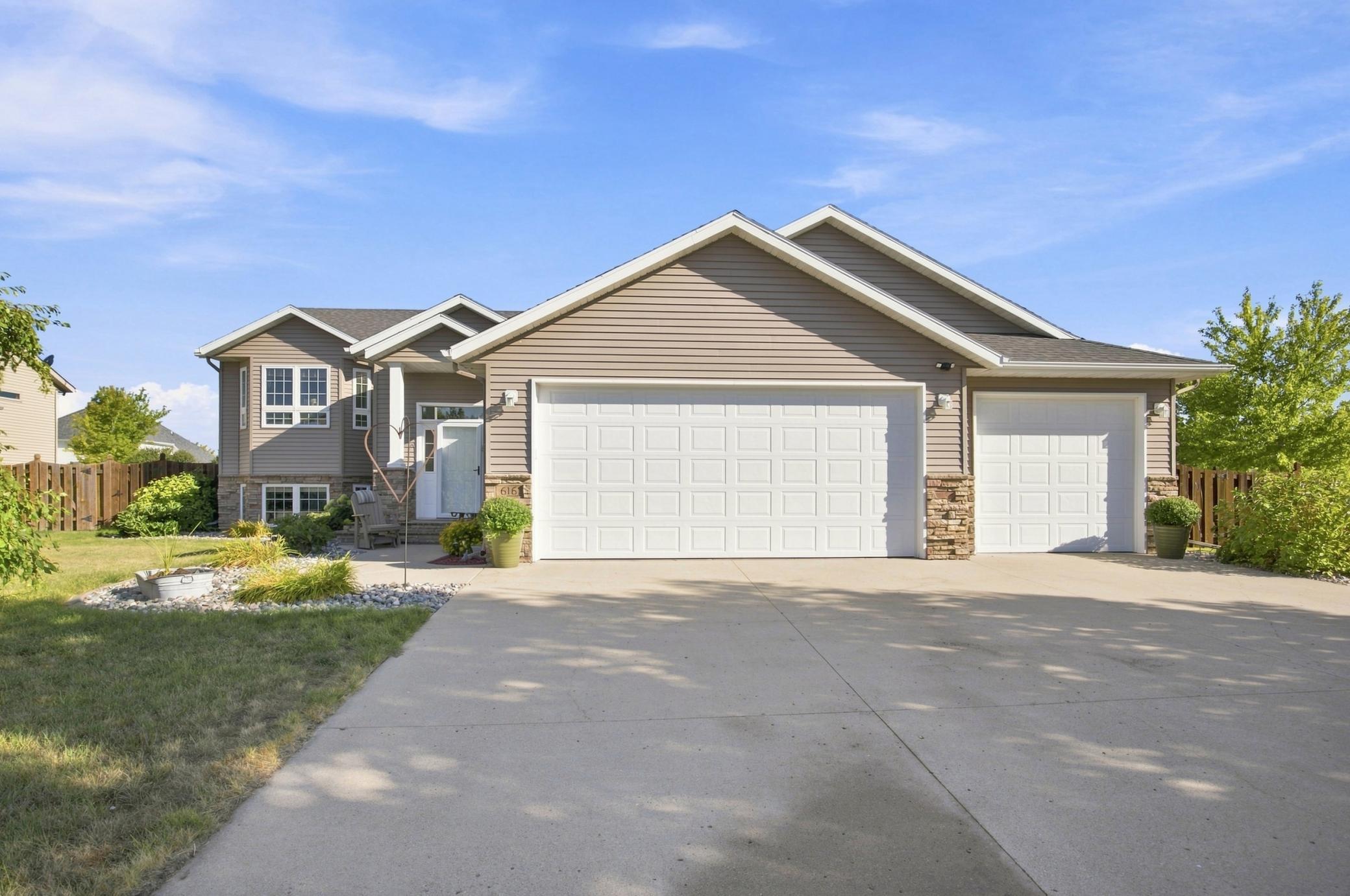 616 Lexington Lane, Moorhead, MN 56560