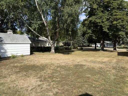 Huge Backyard - corner lot