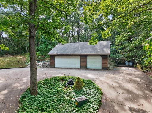 Detatched 3-5 garage stalls, extra high ceilings