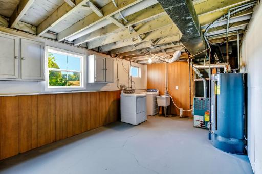 The open layout also provides plenty of room for organizing household essentials.