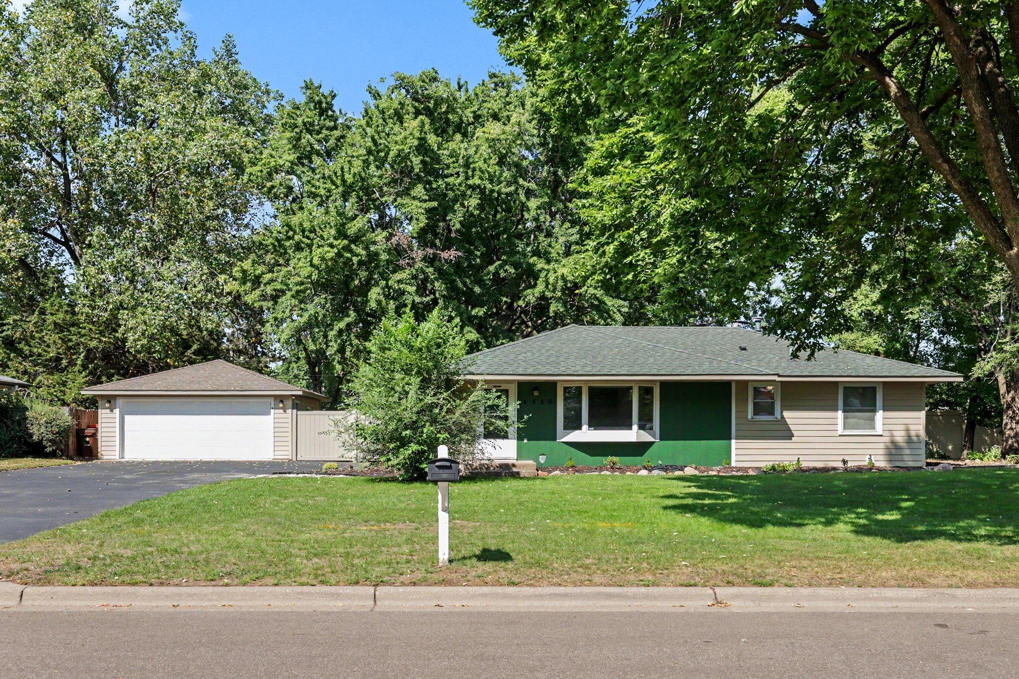 Welcome to 6650 81st St S. This 3 bedroom, 2 bathroom home in Cottage grove is move-in ready and located in a convenient location to dining, shopping and easy freeway access.