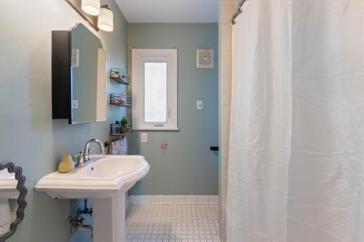 4631 London Road, Duluth, MN 55804