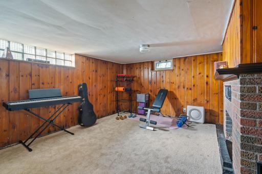 4631 London Road, Duluth, MN 55804