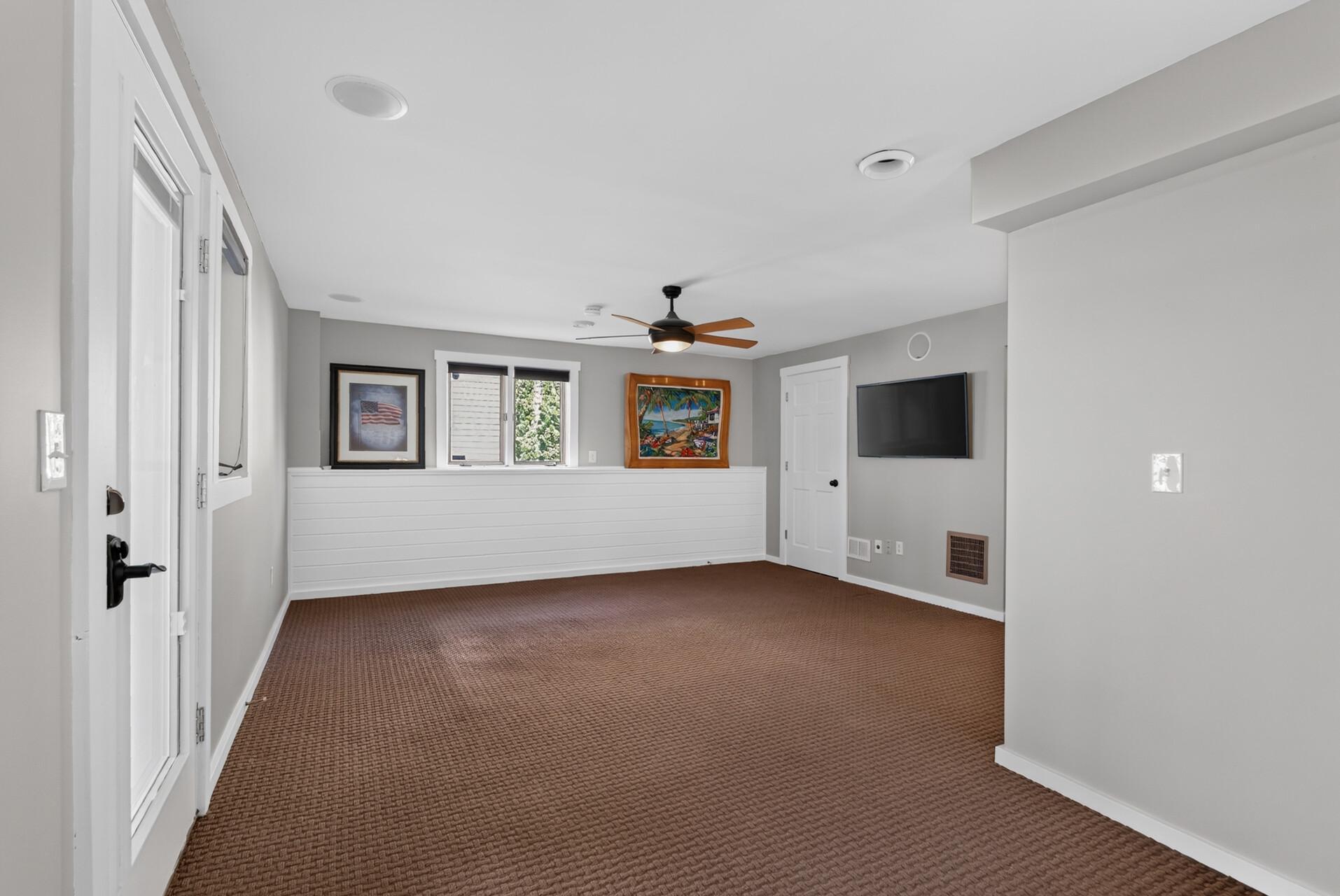 42_2937_Lake_Shore42_mls.jpg