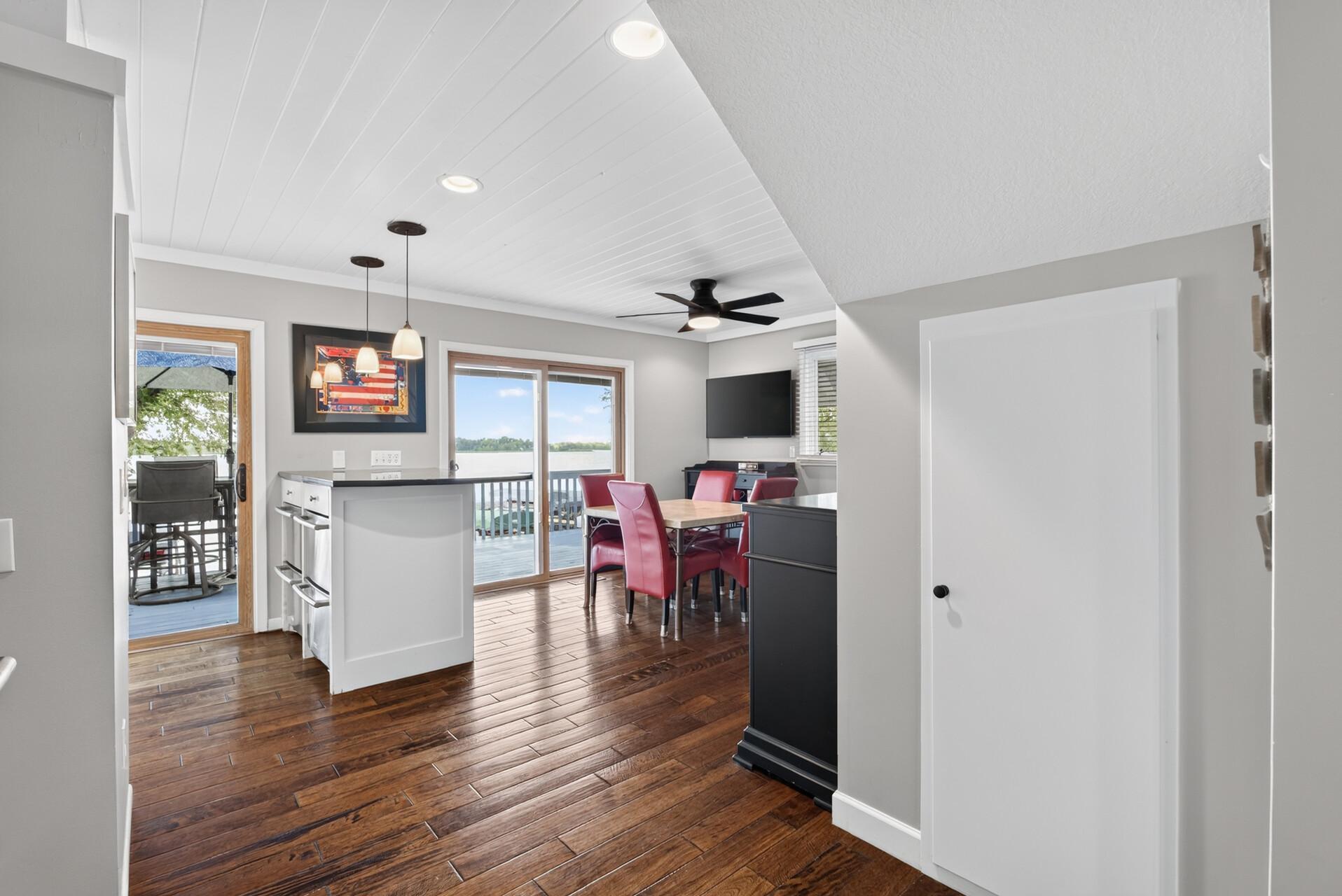16_2937_Lake_Shore16_mls.jpg
